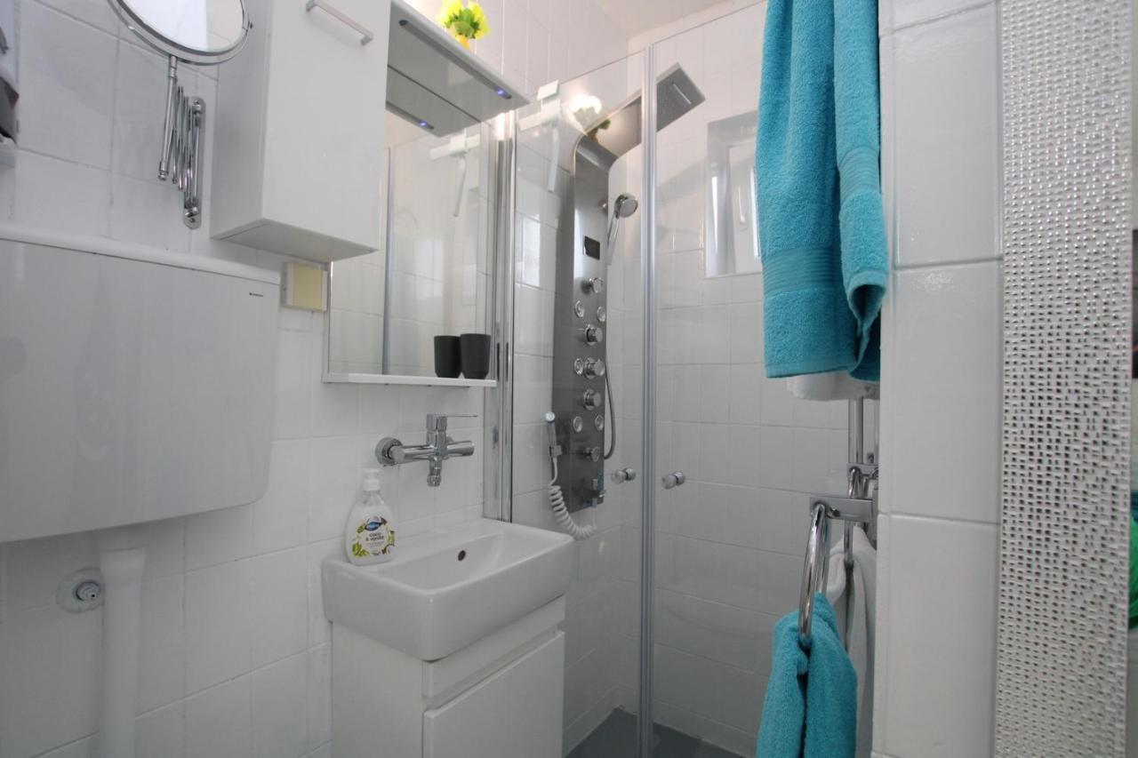 Blue Adria Suites Пореч Екстериор снимка
